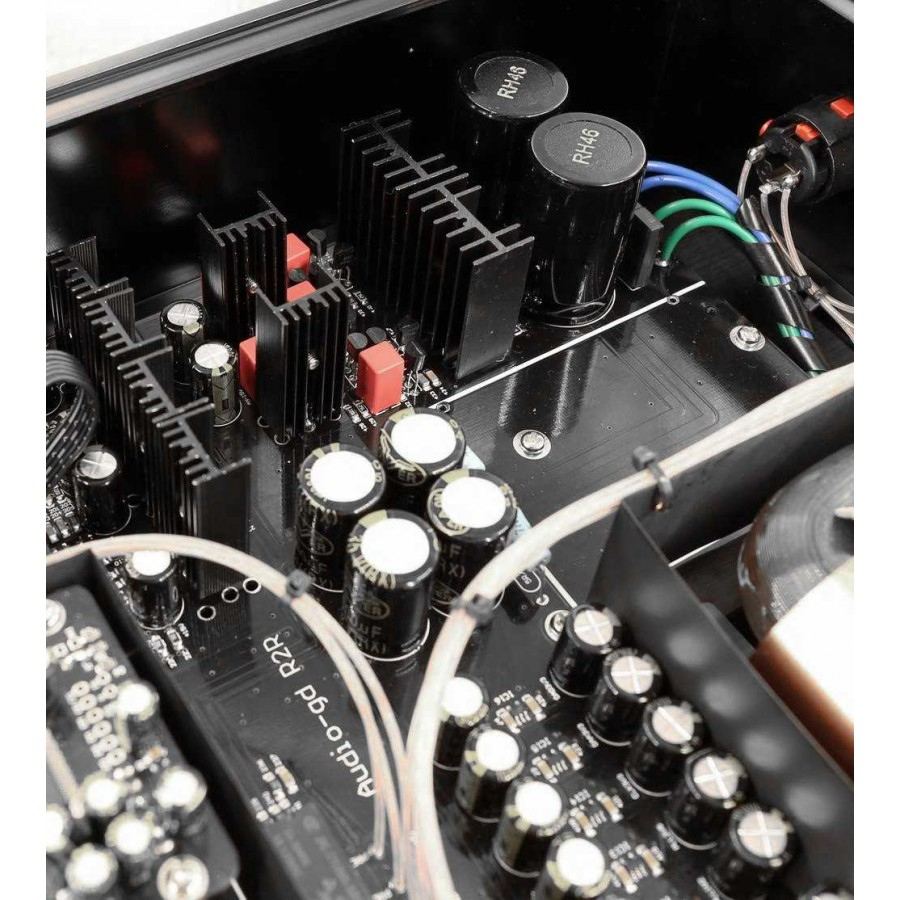 audio-gd-r-28-2020-edition-dac-r2r-dsd-natif-amanero-preamplifier-headphone-amplifier_3_.jpg