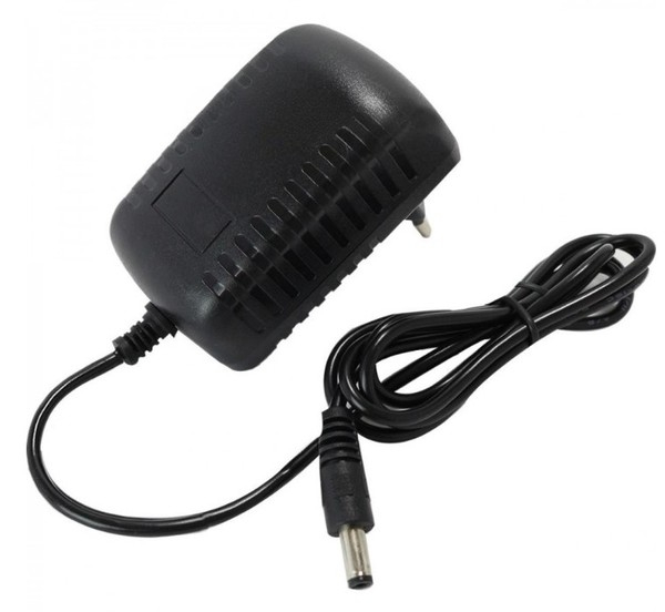 AC/DC SWITCHING ADAPTER 100-240V AC to 5V 3A DC